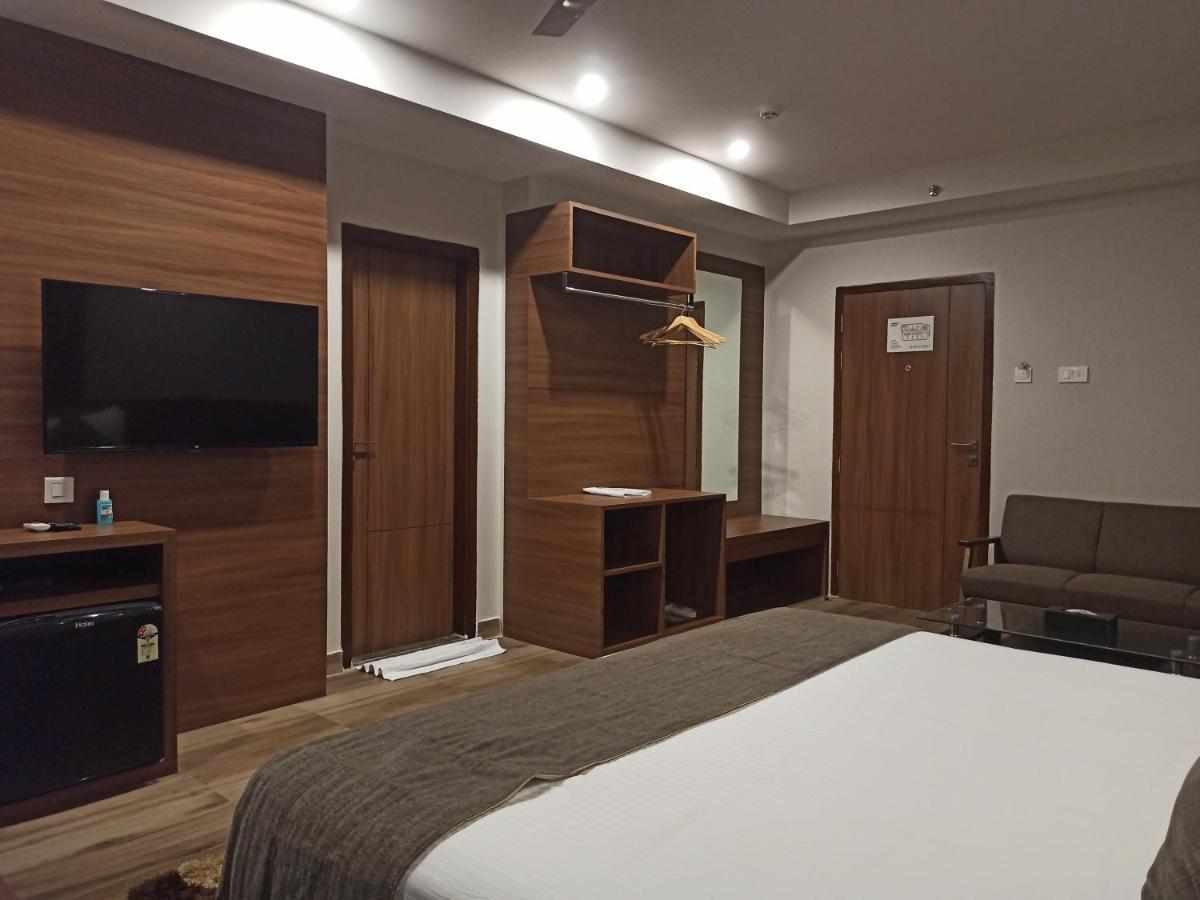Hotel Tree Fern Dibrugarh Luaran gambar