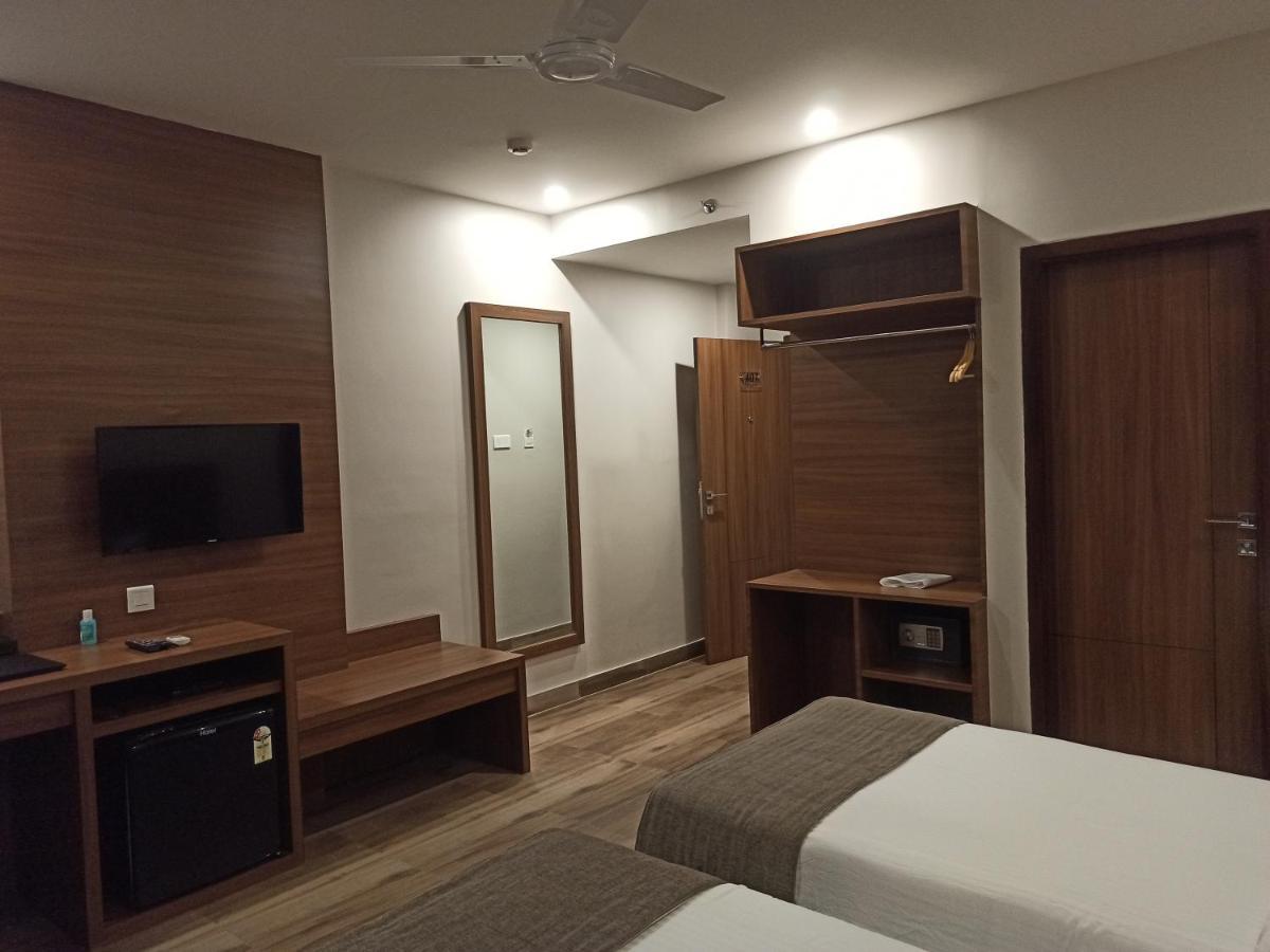 Hotel Tree Fern Dibrugarh Luaran gambar